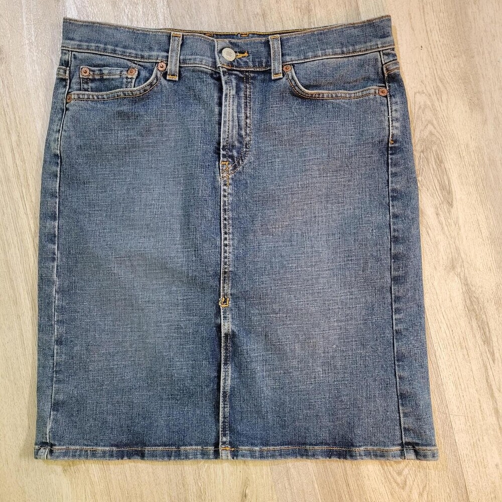 Lucky Brand blue denim midi skirt with button and zipper closure. Size: 8 #denim